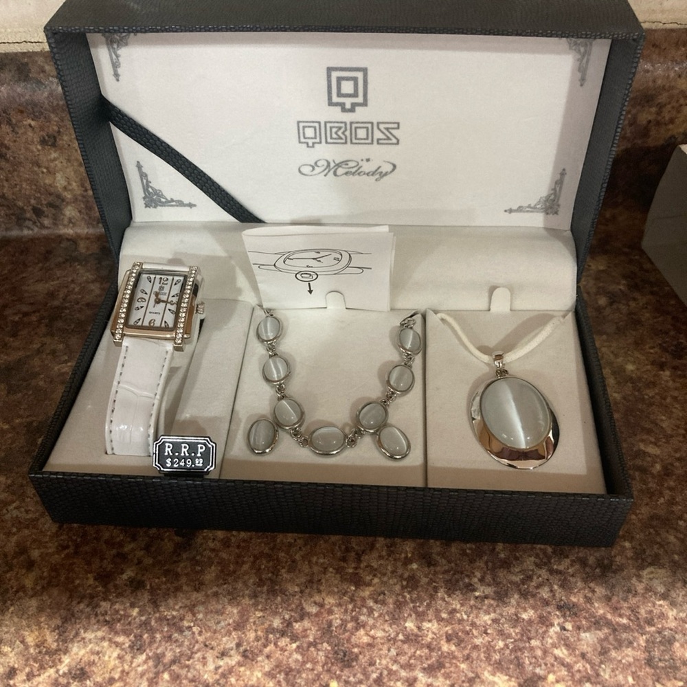 QBOS Melody watch set